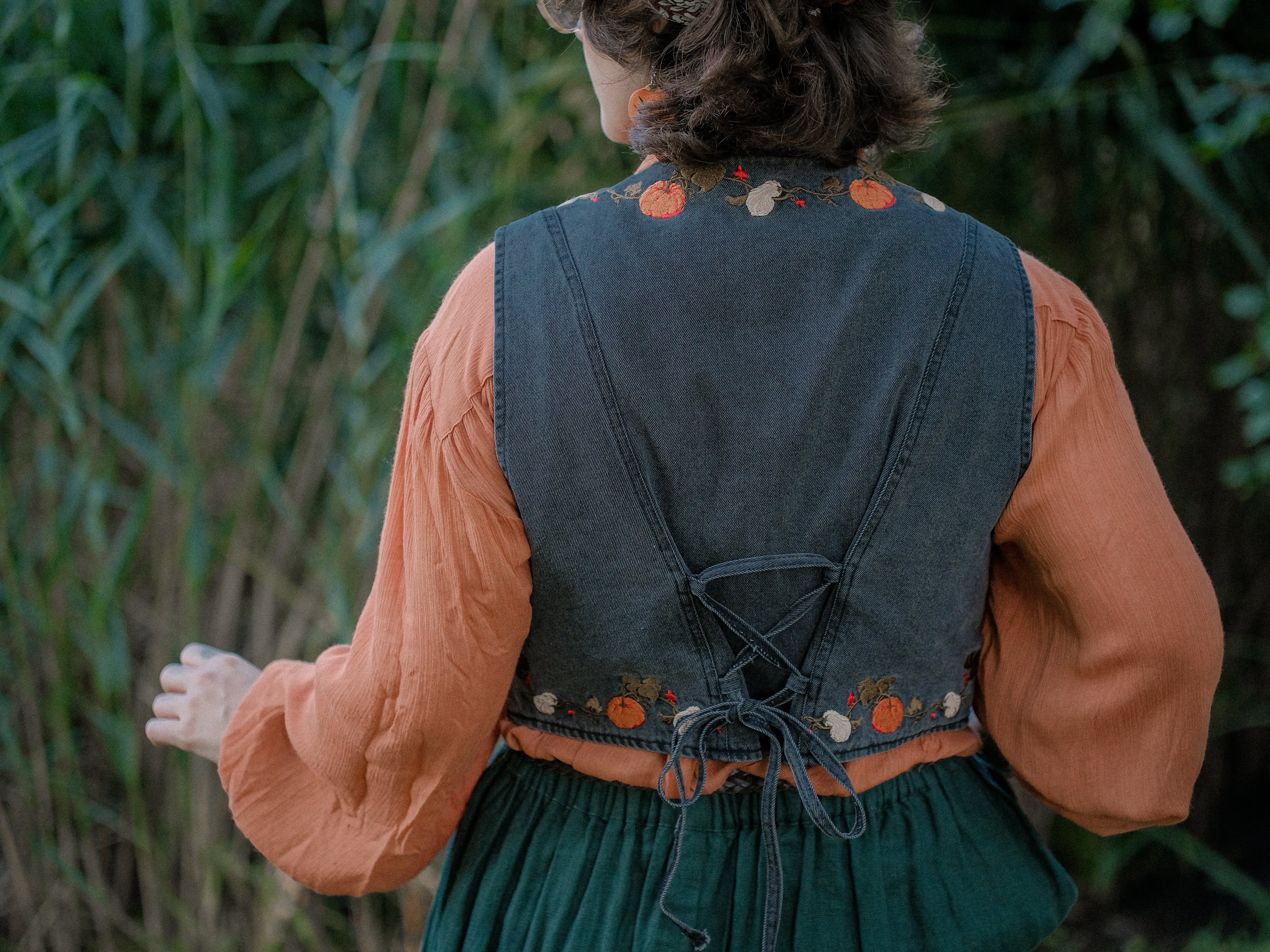 October Nights // Cropped Vintage-Wash Denim Vest - Image 4
